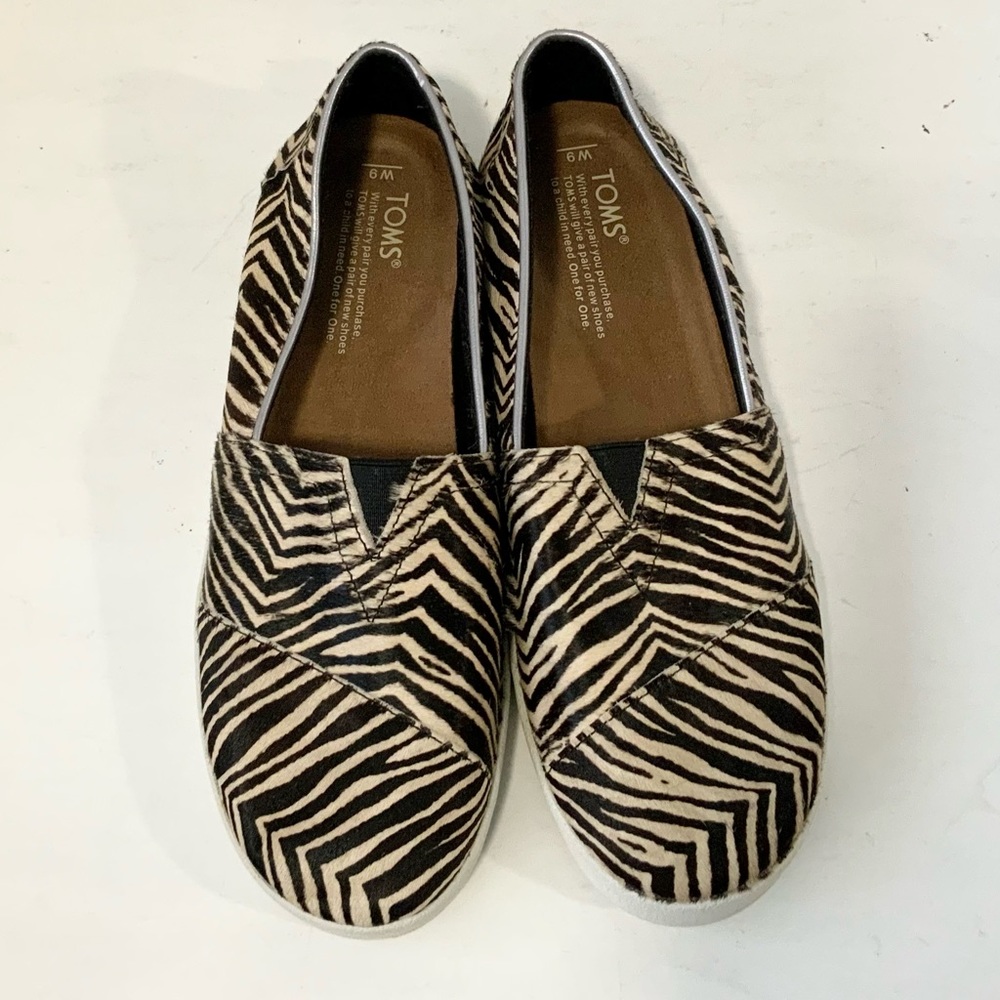 Toms Avalon Zebra Print Calf Hair Loafers Size 9